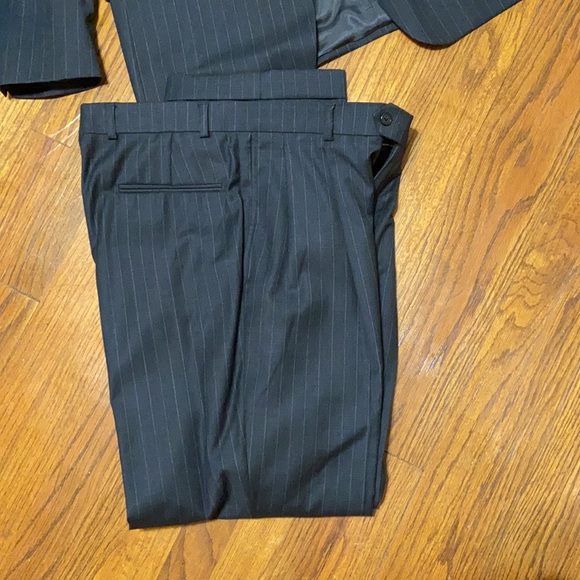 2 piece men’s suit - Picture 2 of 7